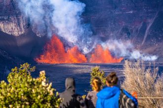 Amazing images of hot lava spewing from Hawaii's Kilauea volcano.