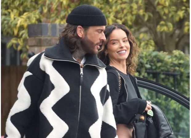 Reality star Maura Higgins is excited for her upcoming Christmas getaway as she helps Pete Wicks pack the car.