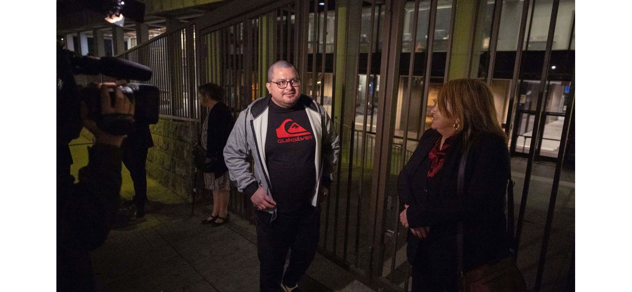 Two people wrongly imprisoned for a murder they didn't commit finally released after 17 years, despite initial disbelief.