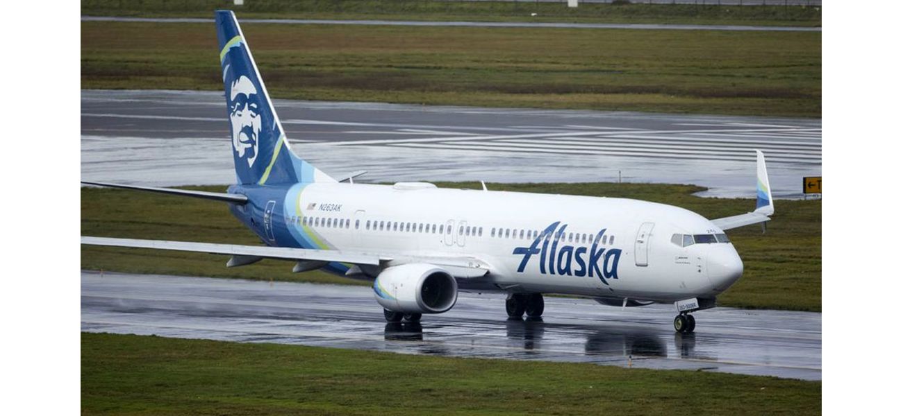A person in the US left the plane and stood on its wing.