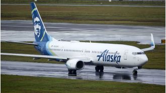 A person in the US left the plane and stood on its wing.