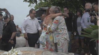 People who survived Cyclone Tracy gather to remember those who died, as a 50-year memorial is unveiled.