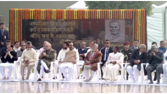 The President and Prime Minister participate in a prayer ceremony to honor Vajpayee.