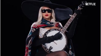 Learn how to catch Beyoncé's halftime performance at the NFL game on Christmas Day.