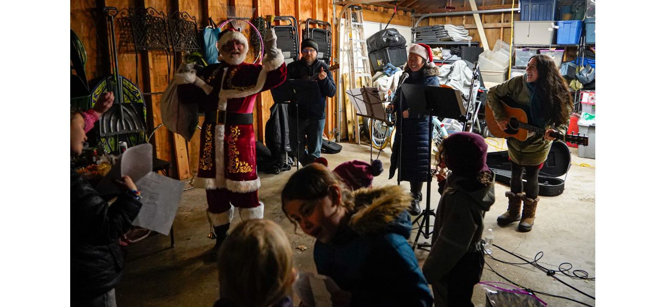Families in Chicago with mixed religious backgrounds use Christmas and Hanukkah as an opportunity to discover different customs.