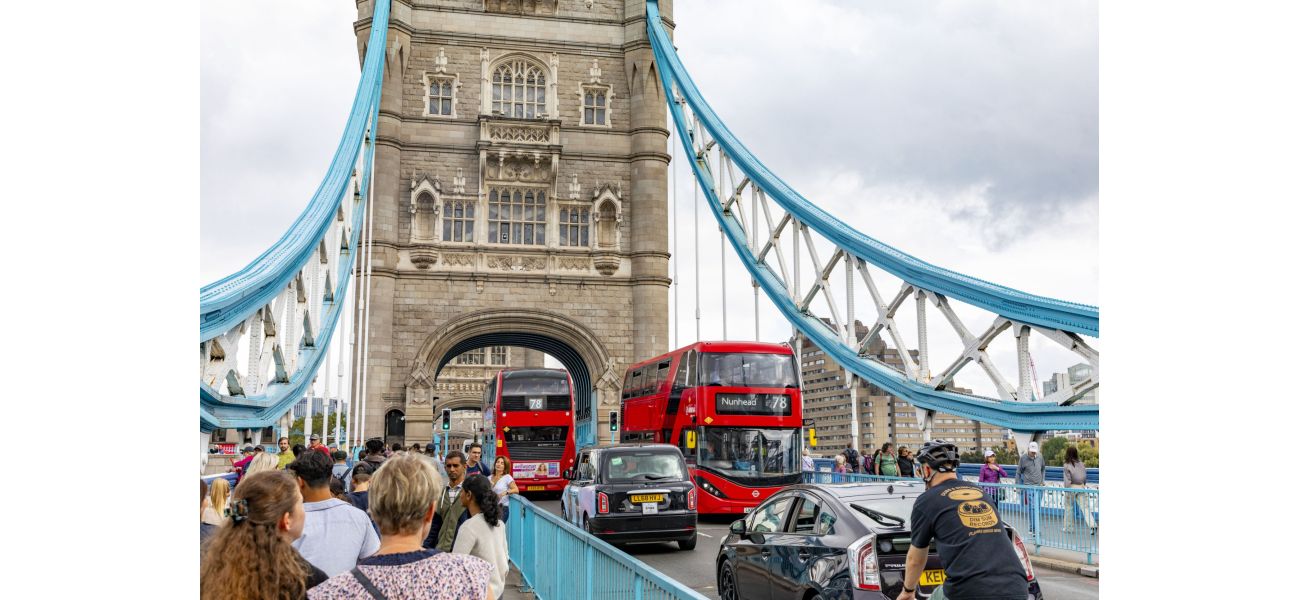 London bus narrowly avoids disaster by jumping Tower Bridge in a daring move.