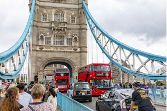 London bus narrowly avoids disaster by jumping Tower Bridge in a daring move.