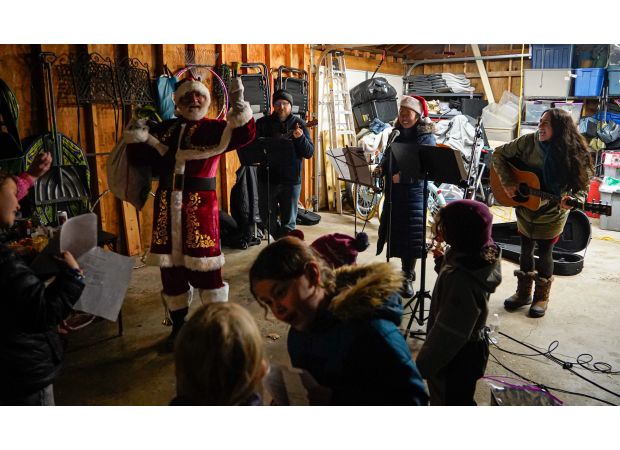 Families in Chicago with mixed religious backgrounds use Christmas and Hanukkah as an opportunity to discover different customs.