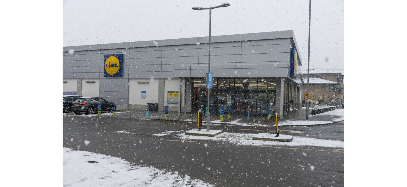 Boxing Day 2024 opening hours for Lidl, Aldi, and Iceland.