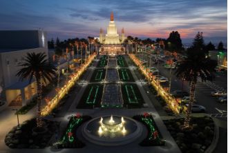 Pictures of festive holiday gatherings in the Bay Area and beyond.