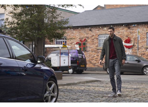 Coronation Street legend's health concerns confirmed, while 27 pictures show new romance blooming.