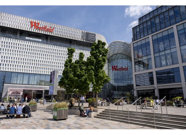 Find UK shopping centres' opening times for Boxing Day on a comprehensive list.