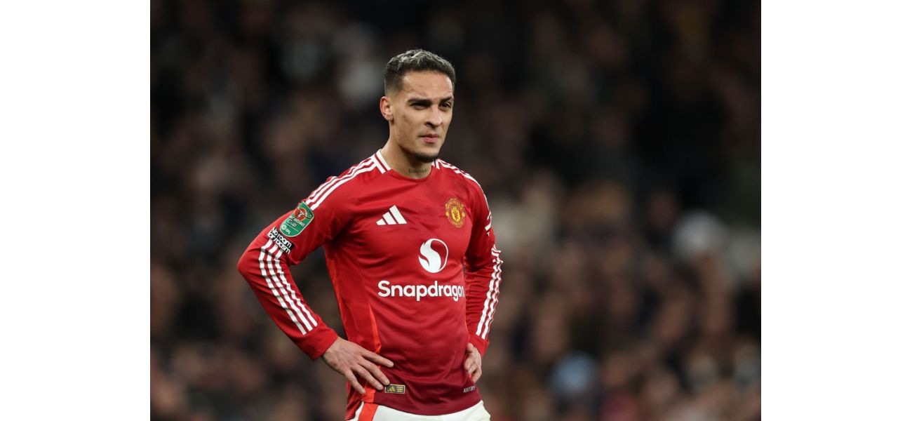 Antony's representative provides information on the future of Manchester United's struggling player before the upcoming transfer window.