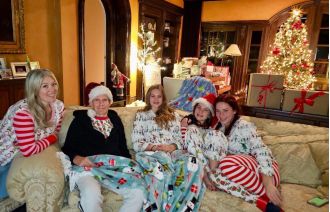 80s rock star posts picture with family after being diagnosed with brain cancer.