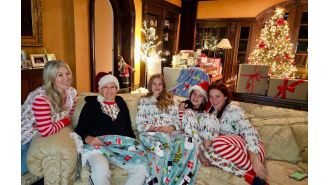 80s rock star posts picture with family after being diagnosed with brain cancer.