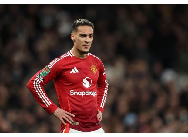 Antony's representative provides information on the future of Manchester United's struggling player before the upcoming transfer window.