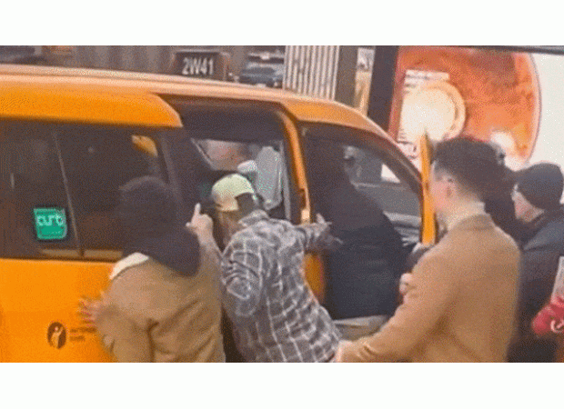 A taxi in New York hit six people, including Australians, in an accident.