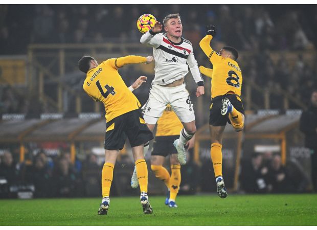 Michael Owen believes a struggling Manchester United player has been given a difficult and potentially negative situation.