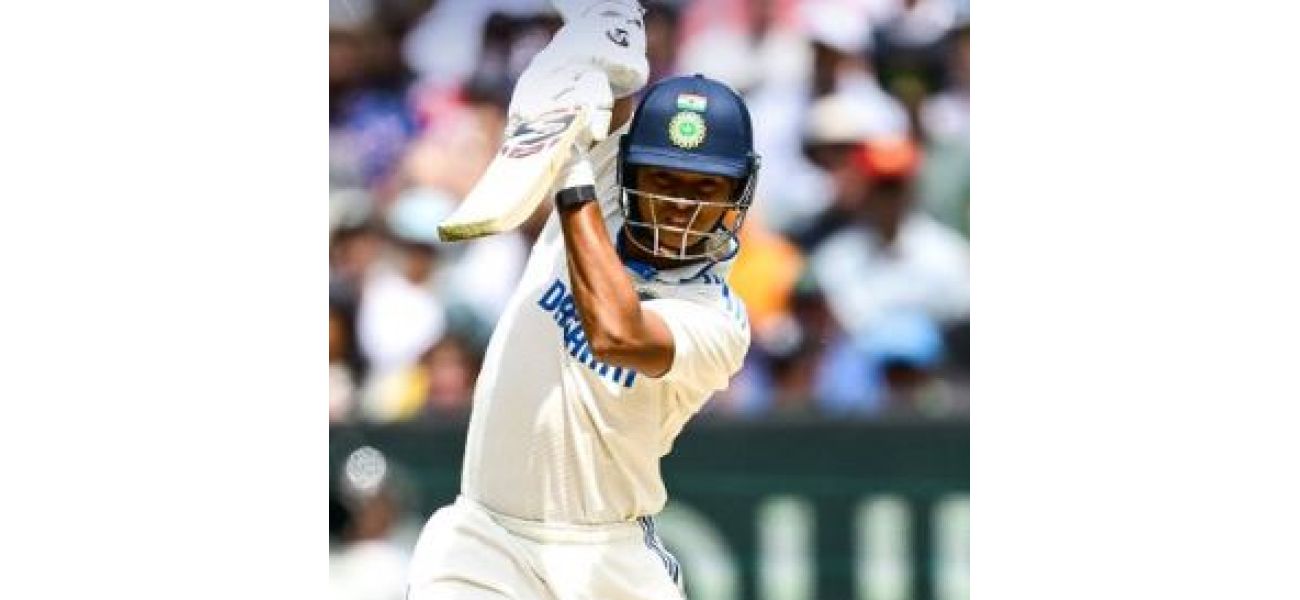 India trailing Australia by 423 runs with 8 wickets in hand at the tea break.