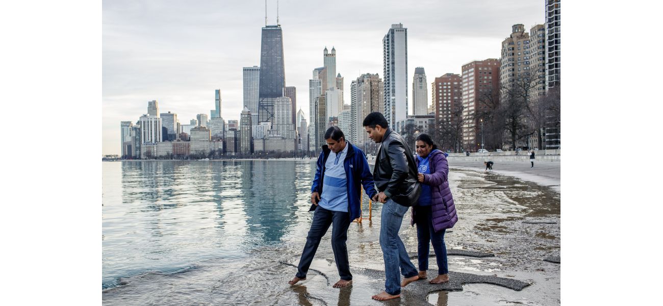 Chicago's holiday climate: Hottest and coldest in 147 years.