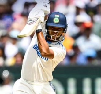 India trailing Australia by 423 runs with 8 wickets in hand at the tea break.