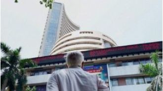 Stock markets rise due to demand for bank and auto stocks.