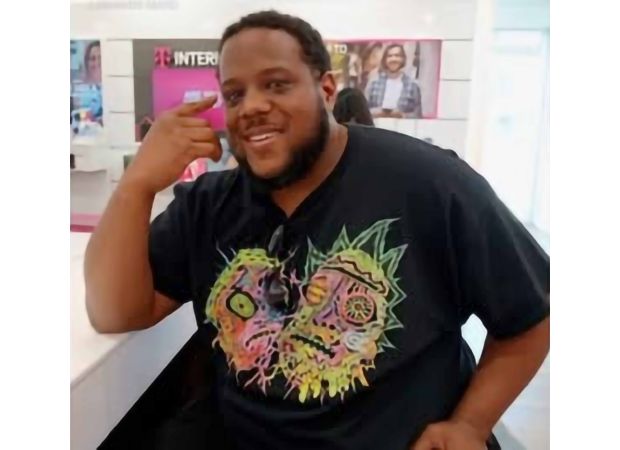 Heroic man loses life saving loved ones from fire and looking for engagement ring.