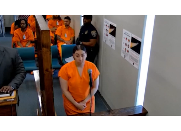 Pizza delivery woman in US stabs customer due to poor tip.