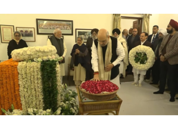 PM Modi and other leaders honor ex-PM Manmohan Singh.