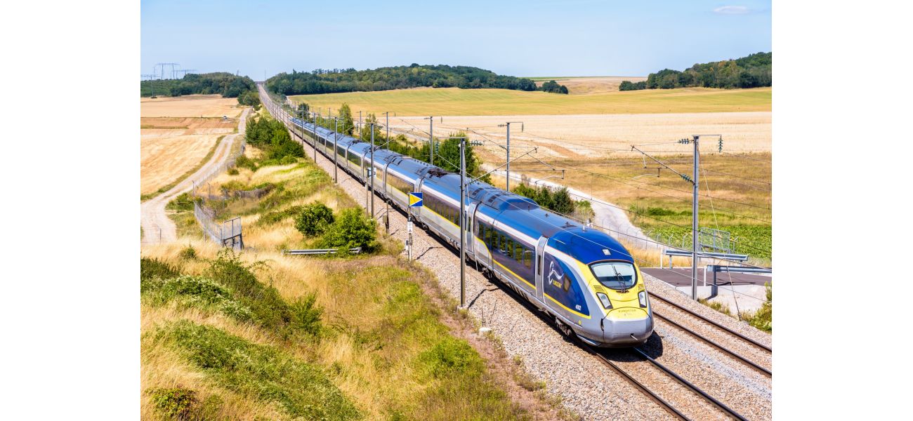 Delay on Eurostar train with 800 passengers trapped in Channel Tunnel for more than two hours.