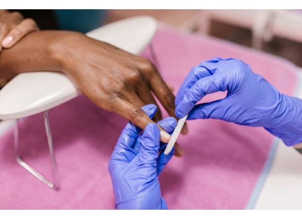 Detroit Nail Bar expands with franchise options available.