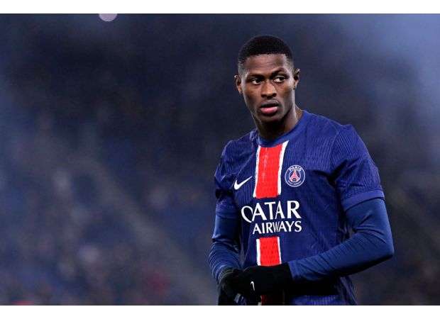 Manchester United has made a bid to acquire the £34 million PSG defender and Nuno Mendes has reacted.