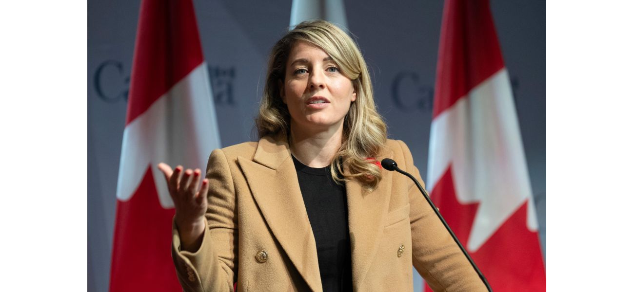 Canada's Cabinet officials discuss with US President's pick for commerce secretary to prevent tariffs.