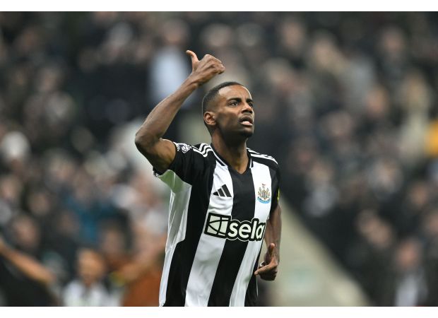 Arsenal should not pursue a £60m striker in the January transfer window, according to Emmanuel Petit.