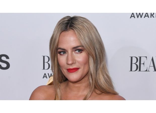 Friends of Caroline Flack defend her against her mother's hurtful inquiries.