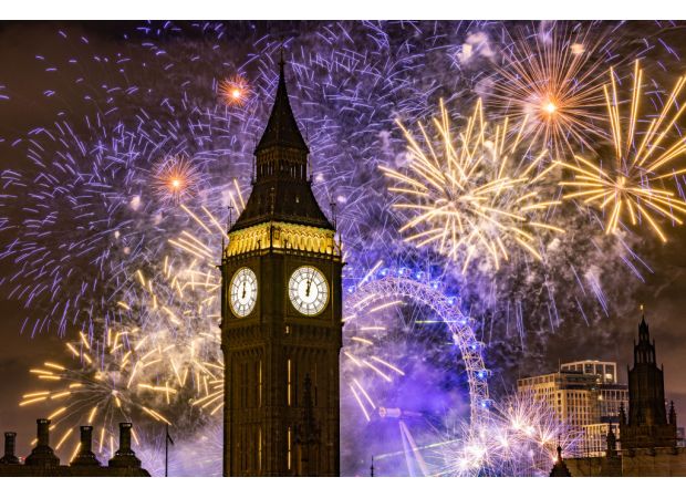 Where can you watch the free New Year's Eve fireworks in London in 2025?