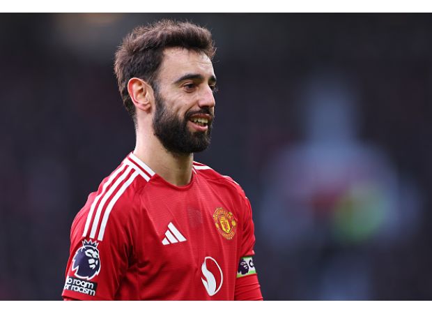 Man United's Ruben Amorim urged to think about the future of a player who has become a liability.
