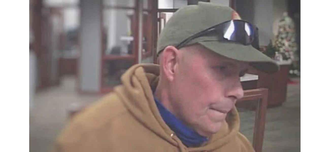 Failed bank robber tries note with illegible handwriting