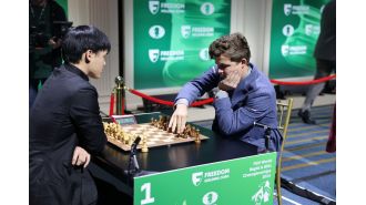 Top chess player Magnus Carlsen leaves competition when asked to change pants.