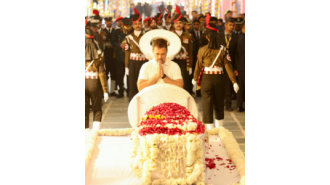 Rahul Gandhi accuses govt of insulting Manmohan Singh by holding his funeral at Nigambodh Ghat.