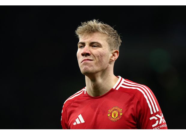 Rasmus Hojlund responds to critical Man Utd fan on social media following their 