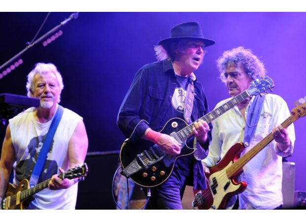 Famous 70s musician posts video of himself singing popular song for the first time in two decades.