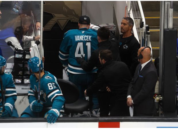 Vanecek out with broken cheek; Hertl talks about Sharks' tribute and coming back to San Jose.