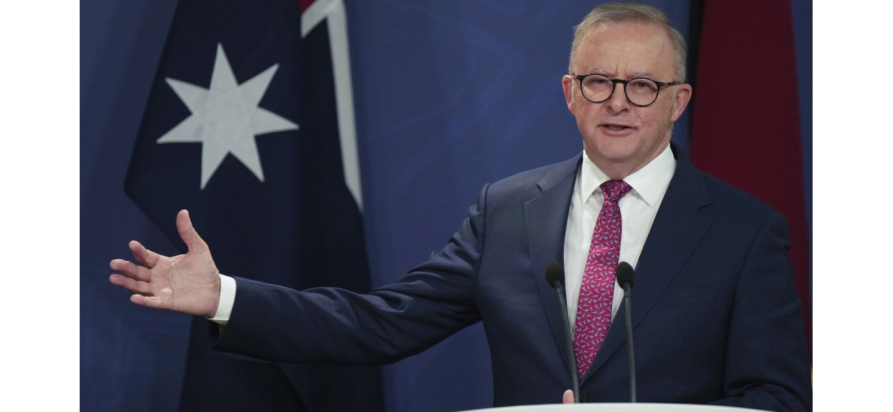A recent survey has ranked the most and least popular politicians in Australia.