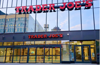 After leaving Trader Joe's, a former Cosby star continues to face financial difficulties.