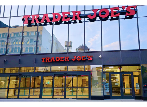 After leaving Trader Joe's, a former Cosby star continues to face financial difficulties.