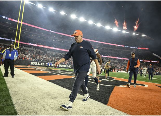 The Broncos received varying grades in a game with major shifts and significant plays, where unnoticed yardage and choices played a crucial role.