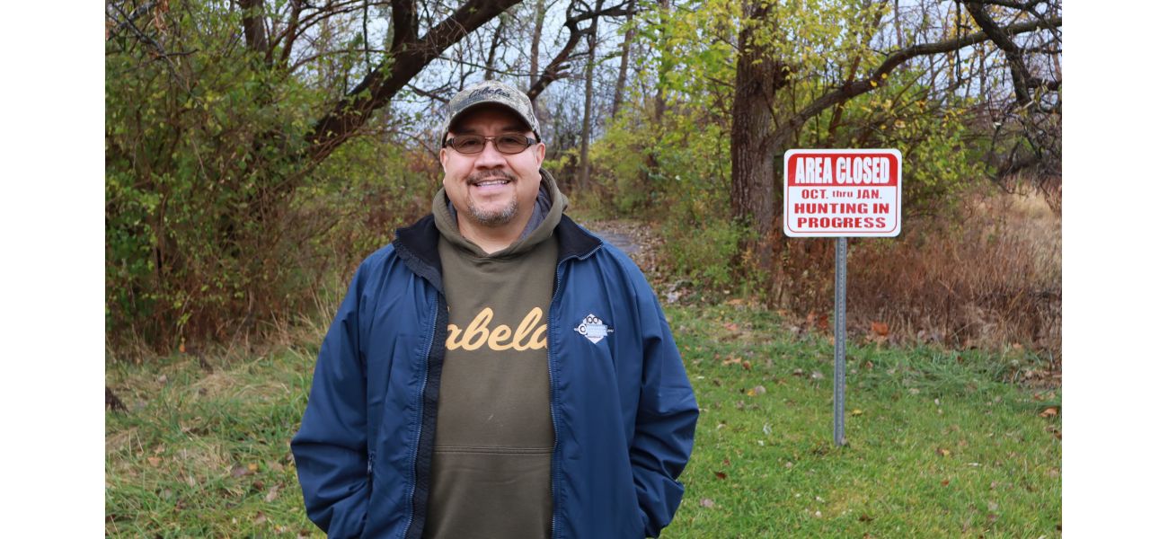 Hunters in Chicago's South Side face coyotes while trying to hunt deer.