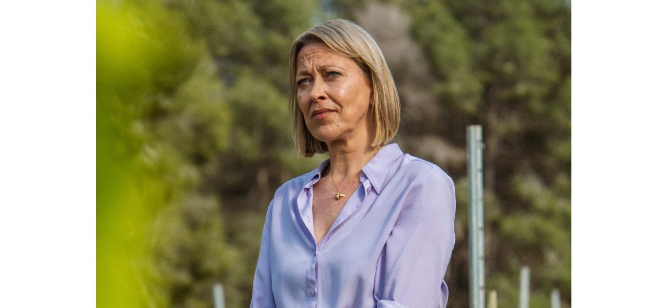 Get a glimpse into the private life of Split actress Nicola Walker and her unforgiving husband.