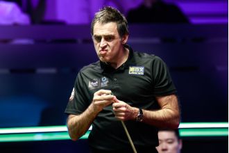 Top snooker player Ronnie O'Sullivan believes that he would lose to one of his rivals if they were both playing at their peak.